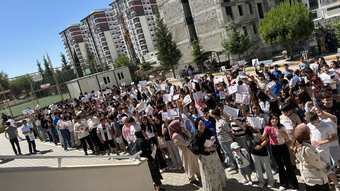 Akedaş Ortaokulu’nda Karne Heyecanı!